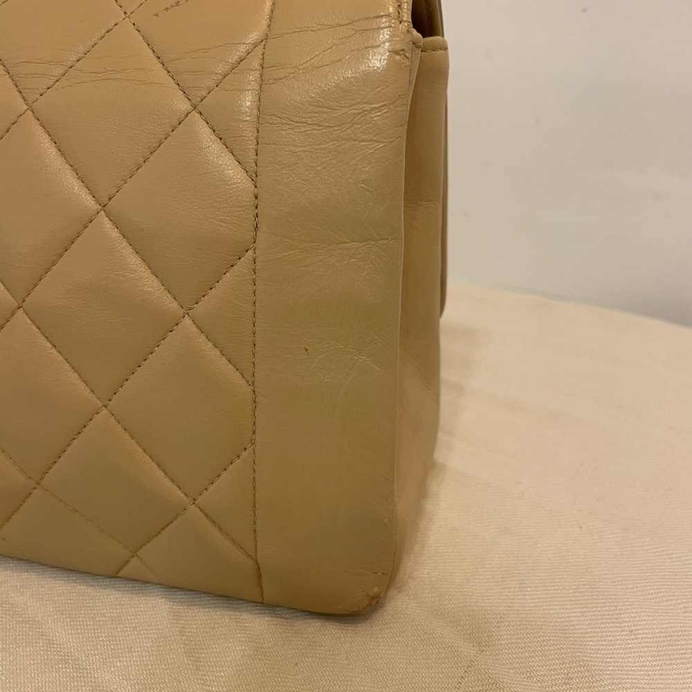 Chanel Beige Vintage Medium Diana Flag Bag - Picture 6 of 11